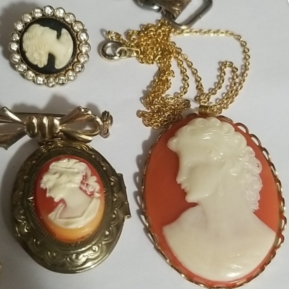 Vintage 9 piece Cameo set